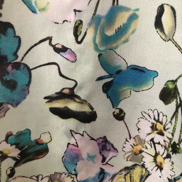 Love Tree Sleeveless Blouse - Picture 5 of 9